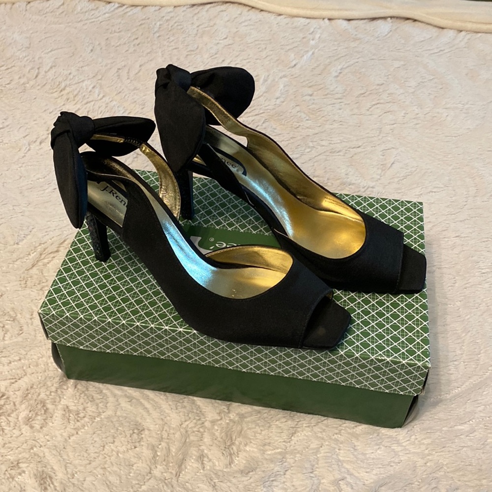 Black bow heels
